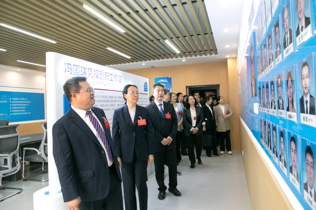 劳模领航启新程 匠心筑能谱新篇—beat365举行冯国瑞劳模创新工作室揭牌仪式